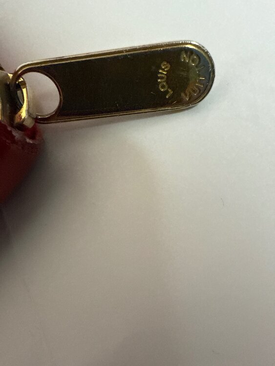 LOUIS VUITTON 長財布　ヴェルニ ジッピー（ブランド財布・小物）の商品画像 - 査定依頼日：2025年3月18日 - 最高査定価格：15,000円