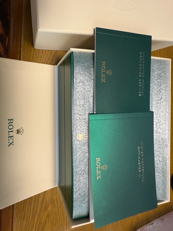 GMTマスターII（高級時計）の商品画像 - 査定依頼日：2025年6月20日 - 最高査定価格：2,350,000円