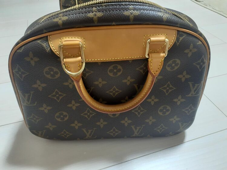 トゥルーヴィル（ブランドバッグ）の商品画像 - 査定依頼日：2025年11月15日 - 最高査定価格：70,000円