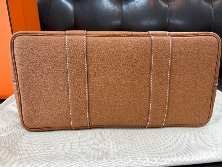 新品エルメスガーデンパーティー30K刻印ゴールド6/23購入品レザー（ブランドバッグ）の商品画像 - 査定依頼日：2025年6月24日 - 最高査定価格：650,000円