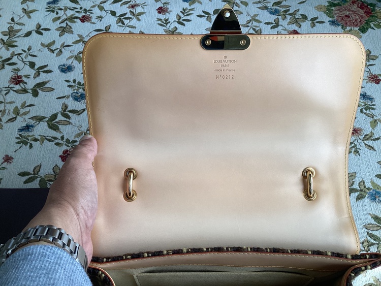 TWEEDY ZIP（ブランドバッグ）の商品画像 - 査定依頼日：2026年2月6日 - 最高査定価格：250,000円