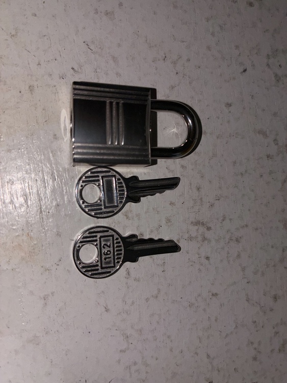 ピコタンロックPMトリヨンクレマンス  ノワール  K刻印（ブランドバッグ）の商品画像 - 査定依頼日：2026年4月17日 - 最高査定価格：750,000円