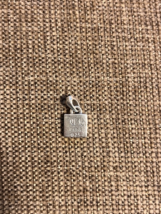 フレームドCHプラスチャームwithダイヤモンド（古着・ファッション）の商品画像 - 査定依頼日：2026年2月2日 - 最高査定価格：70,000円