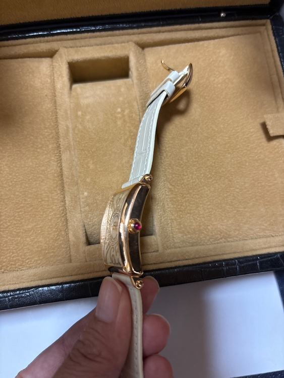 フランクミュラー ロングアイランド （高級時計）の商品画像 - 査定依頼日：2025年8月8日 - 最高査定価格：500,000円