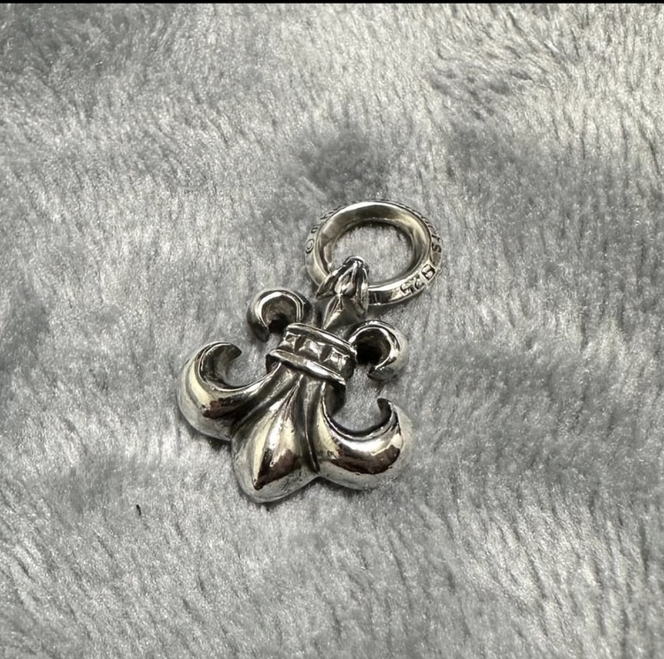 Chrome Hearts BS Fleur Charm "Silver"（古着・ファッション）の商品画像 - 査定依頼日：2026年3月30日 - 最高査定価格：110,000円