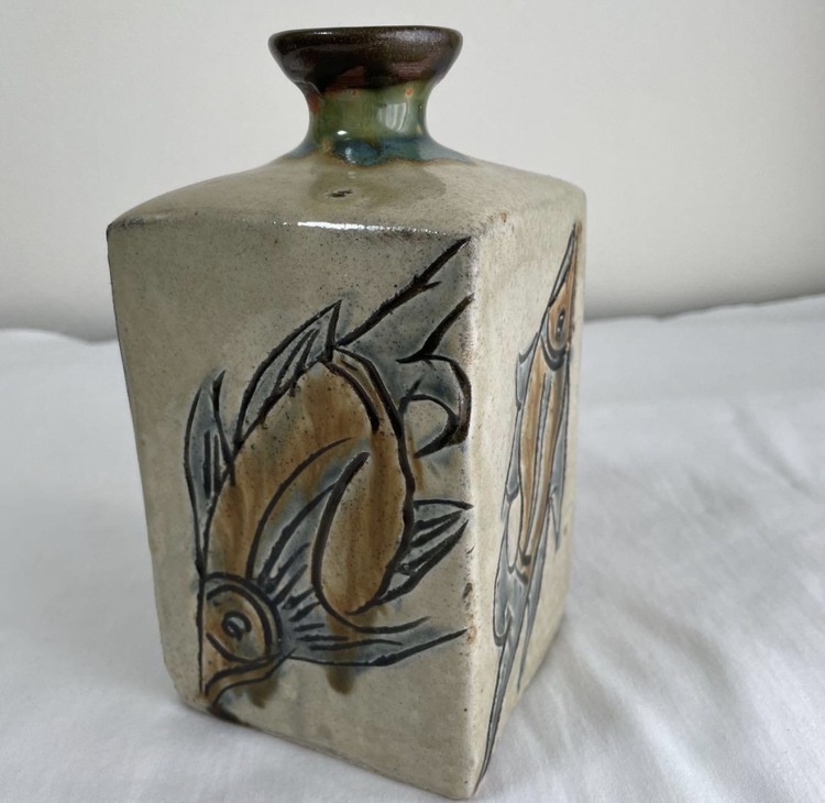 金城次郎作　魚紋角瓶（美術品・骨董品）の商品画像 - 査定依頼日：2026年4月15日 - 最高査定価格：3,000円