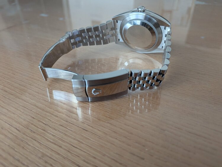 デイトジャスト41フルーテッドモチーフ文字盤ブライトブルー（高級時計）の商品画像 - 査定依頼日：2026年2月19日 - 最高査定価格：2,300,000円