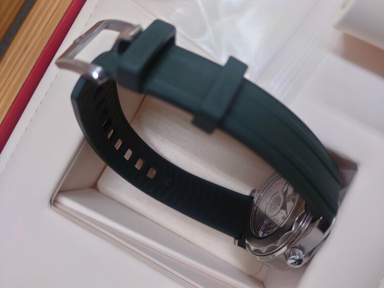 オメガ　シーマスター　ダイバー300M コーアクシャル　マスター　クロノメーター（高級時計）の商品画像 - 査定依頼日：2026年4月22日 - 最高査定価格：100,000円