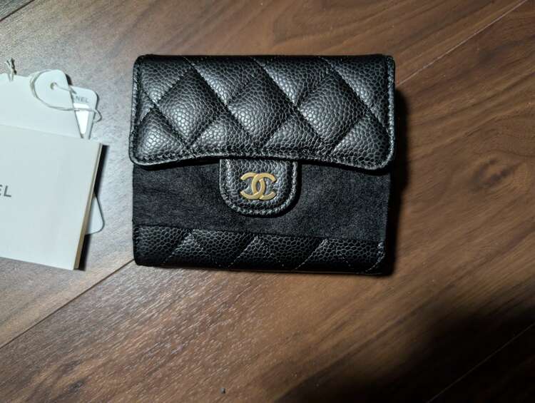 未使用　三つ折財布（ブランド財布・小物）の商品画像 - 査定依頼日：2025年1月13日 - 最高査定価格：35,000円