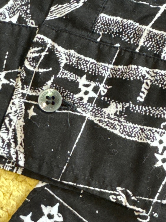 ヴィヴィアンウエストウッドシャツ（古着・ファッション）の商品画像 - 査定依頼日：2025年9月25日 - 最高査定価格：7,000円