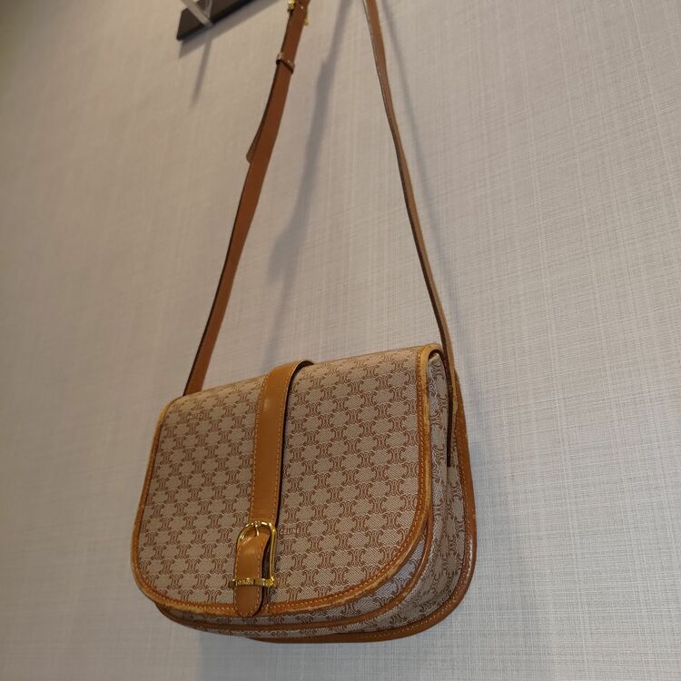 セリーヌ マカダム ショルダーバッグ（ブランドバッグ）の商品画像 - 査定依頼日：2025年10月25日 - 最高査定価格：25,000円