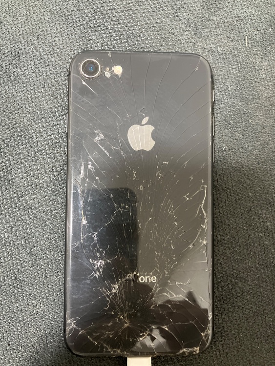 iPhone8（スマホ）の商品画像 - 査定依頼日：2025年12月29日 - 最高査定価格：4,000円