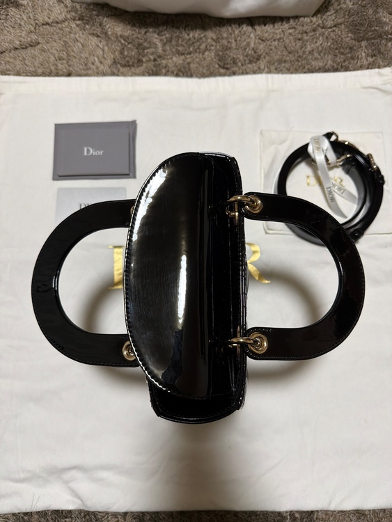 DIOR ハンドバッグ Lady Dior ミディアム（ブランドバッグ）の商品画像 - 査定依頼日：2025年12月22日 - 最高査定価格：300,000円