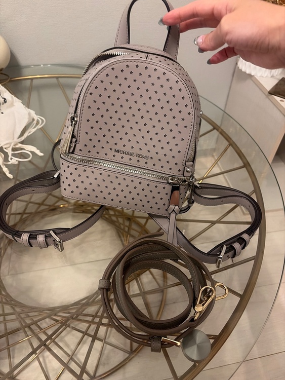 MICHAEL KORS  Mini Perforated LeatherBag（ブランドバッグ）の商品画像 - 査定依頼日：2026年5月5日 - 最高査定価格：2,500円