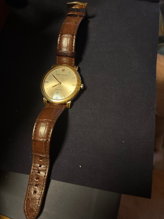 ハリーウィンストン HWミッドナイト MＩDAHD42R（高級時計）の商品画像 - 査定依頼日：2025年3月22日 - 最高査定価格：800,000円