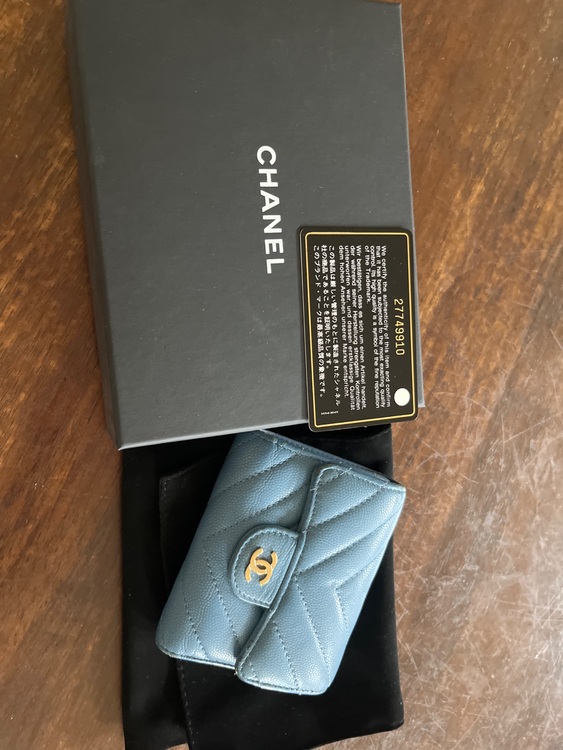 スモールウォレット　27749910（古着・ファッション）の商品画像 - 査定依頼日：2025年9月13日 - 最高査定価格：50,000円