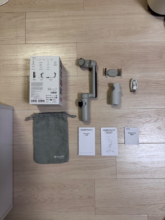 Insta360 Flow Pro （カメラ）の商品画像 - 査定依頼日：2025年12月13日 - 最高査定価格：8,000円