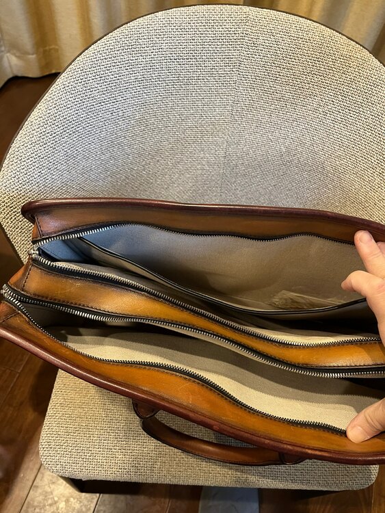 ベルルッティ　バッグ（ブランドバッグ）の商品画像 - 査定依頼日：2025年1月7日 - 最高査定価格：180,000円