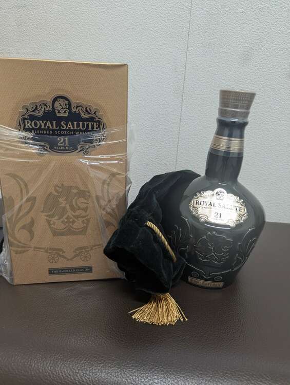 ウイスキー シーバスリーガル （お酒）の商品画像 - 査定依頼日：2025年3月9日 - 最高査定価格：4,000円