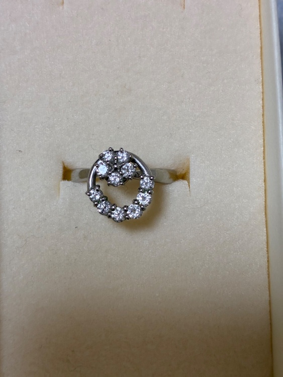 花モチーフのダイヤモンドの指輪（金・貴金属）の商品画像 - 査定依頼日：2026年5月27日 - 最高査定価格：40,000円