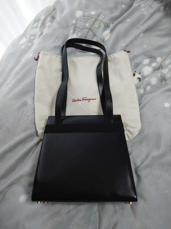 フェラガモ  （ブランドバッグ）の商品画像 - 査定依頼日：2025年3月16日 - 最高査定価格：20,000円