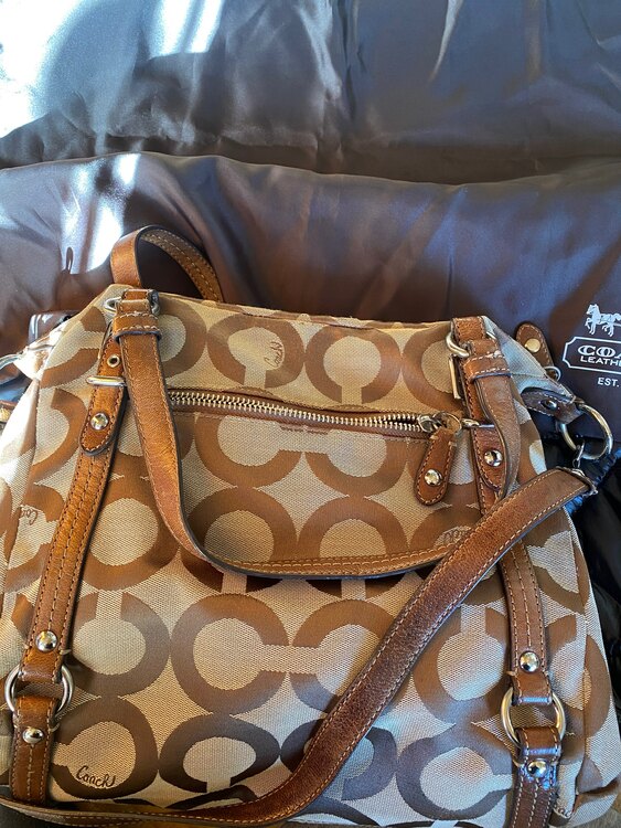 コーチ　オプアート（ブランドバッグ）の商品画像 - 査定依頼日：2024年12月22日 - 最高査定価格：3,000円