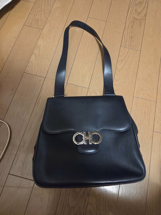 フェラガモ  （ブランドバッグ）の商品画像 - 査定依頼日：2026年4月15日 - 最高査定価格：5,000円