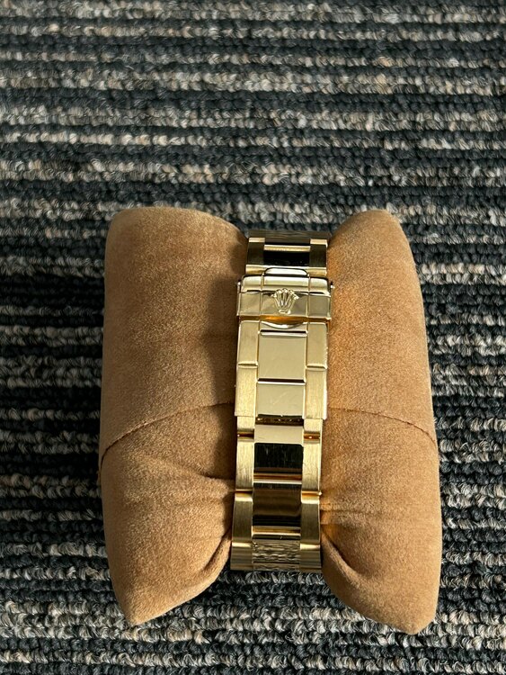 ロレックス デイトナ 1652（高級時計）の商品画像 - 査定依頼日：2025年1月27日 - 最高査定価格：5,500,000円