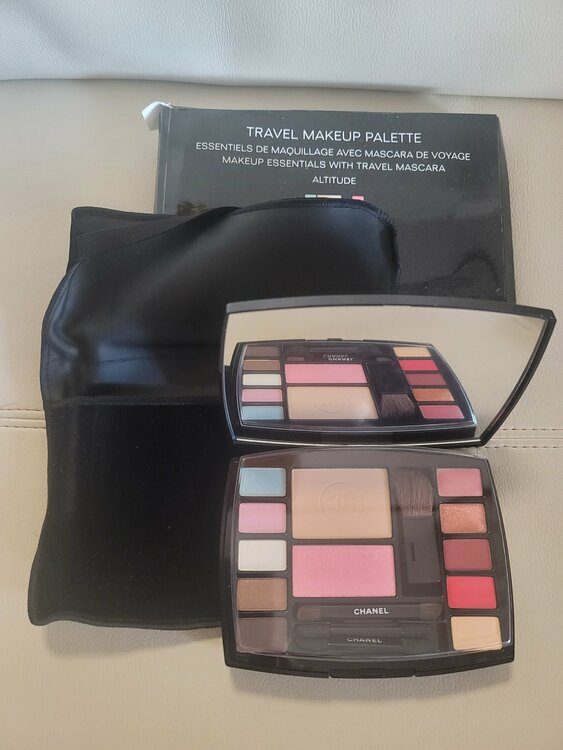 シャネルトラベルメイクアップパレット（コスメ・美容・健康器具）の商品画像 - 査定依頼日：2026年1月22日 - 最高査定価格：1,000円