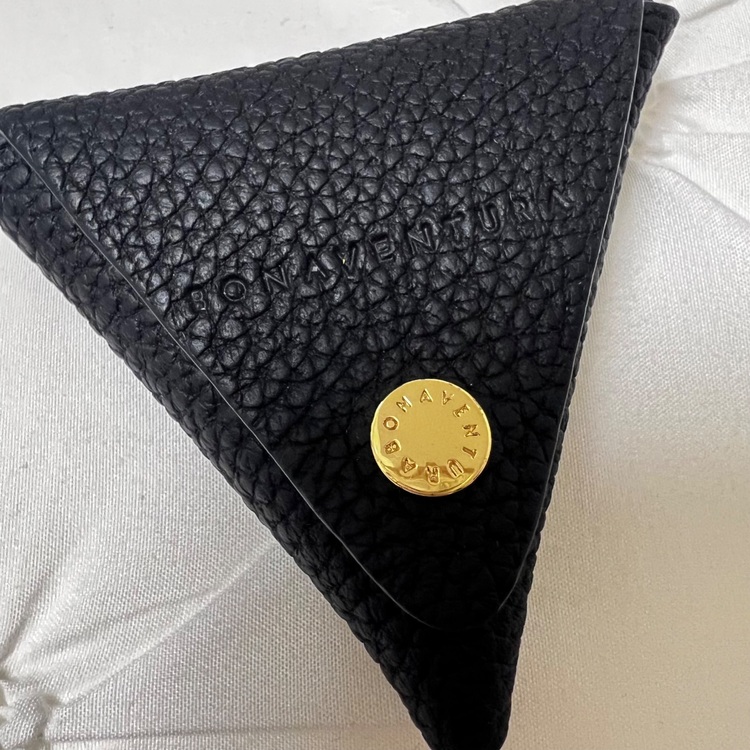 ボナベンチュラ トライアングルコインケース（ブランド財布・小物）の商品画像 - 査定依頼日：2025年8月1日 - 最高査定価格：3,000円