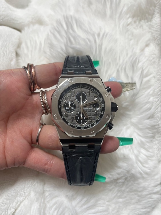 オーデマピゲ ロイヤルオークオフショア （高級時計）の商品画像 - 査定依頼日：2025年7月3日 - 最高査定価格：2,800,000円