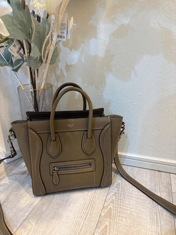 グレージュ ラゲージナノ　スリ（ブランドバッグ）の商品画像 - 査定依頼日：2025年12月22日 - 最高査定価格：100,000円