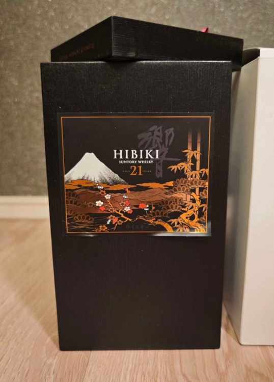 【新品・国内未発売】サントリー 響 21年〈花鳥風月〉意匠ボトル— 専用箱・冊子（お酒）の商品画像 - 査定依頼日：2026年1月31日 - 最高査定価格：95,000円