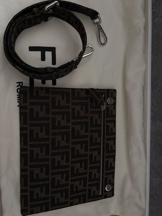 フェンディ  （ブランドバッグ）の商品画像 - 査定依頼日：2025年10月6日 - 最高査定価格：220,000円