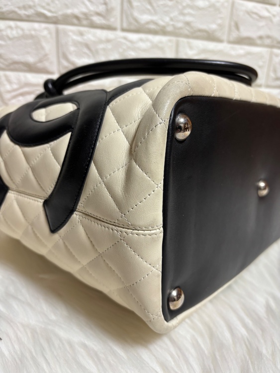CHANEL カンボンライン トートーバッグ ホワイト（ブランドバッグ）の商品画像 - 査定依頼日：2025年12月7日 - 最高査定価格：220,000円