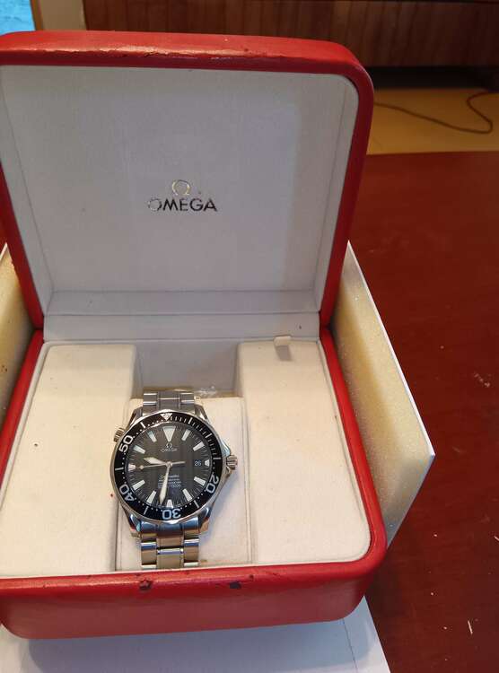オメガ シーマスター 300ぷろふぇ（高級時計）の商品画像 - 査定依頼日：2025年5月31日 - 最高査定価格：240,000円