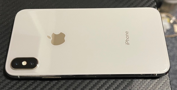 iPhone iPhoneX 256GB au（スマホ）の商品画像 - 査定依頼日：2026年8月10日 - 最高査定価格：6,500円