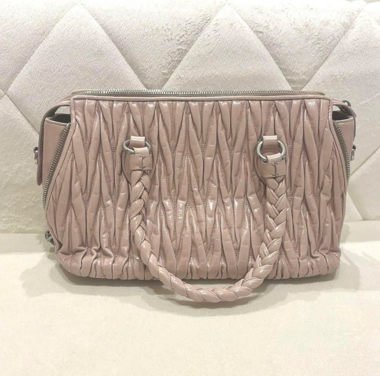 ミュウミュウ  （ブランドバッグ）の商品画像 - 査定依頼日：2025年7月8日 - 最高査定価格：30,000円