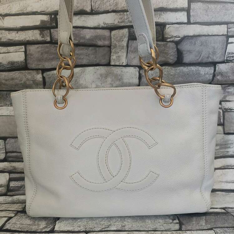 ココマーク　トートバッグ　白（ブランドバッグ）の商品画像 - 査定依頼日：2025年2月9日 - 最高査定価格：100,000円