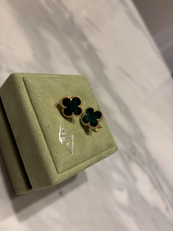 ヴァンクリーフ＆アーペル ピアス ヴィンテージ アルハンブラ マラカイト（宝石）の商品画像 - 査定依頼日：2025年9月3日 - 最高査定価格：690,000円