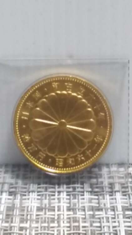 天皇陛下御在位60年記念10万円金貨（金・貴金属）の商品画像 - 査定依頼日：2025年2月28日 - 最高査定価格：297,000円