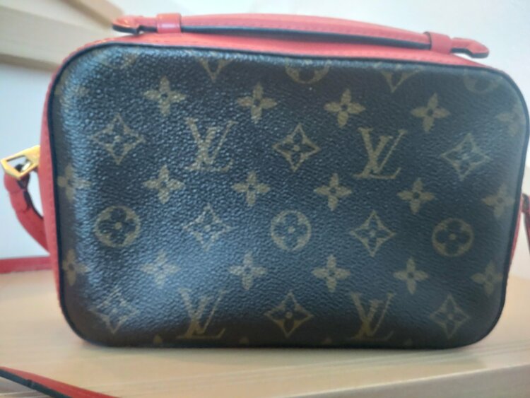 サントンジュ　赤　43556（ブランドバッグ）の商品画像 - 査定依頼日：2026年3月13日 - 最高査定価格：140,000円