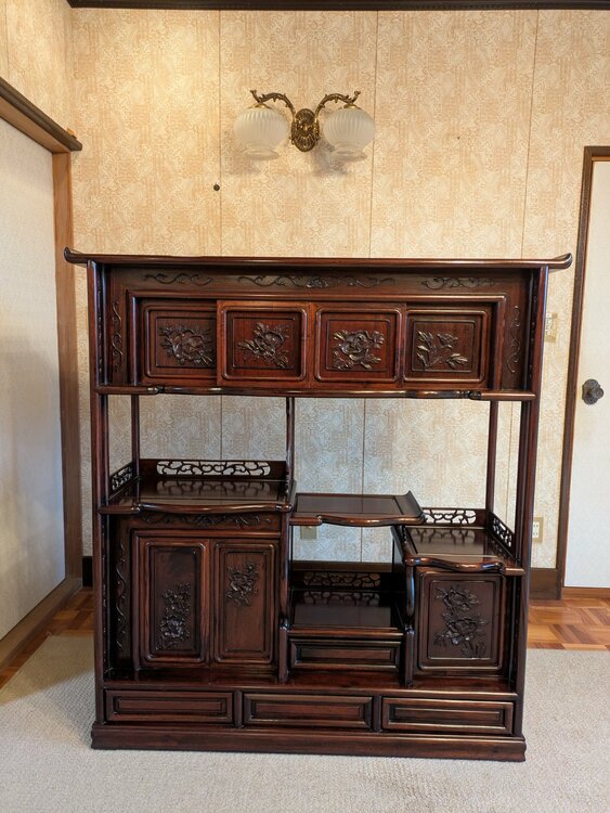 木製彫刻飾り棚付き　茶箪笥（家具・寝具）の商品画像 - 査定依頼日：2025年12月30日 - 最高査定価格：5,000円