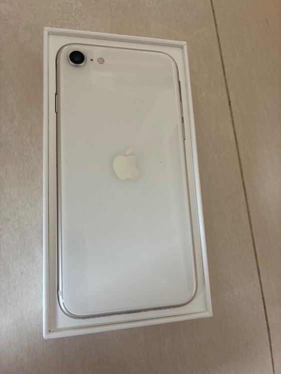 iPhone SE (第 3 世代) 128GB au（スマホ）の商品画像 - 査定依頼日：2026年3月29日 - 最高査定価格：24,000円