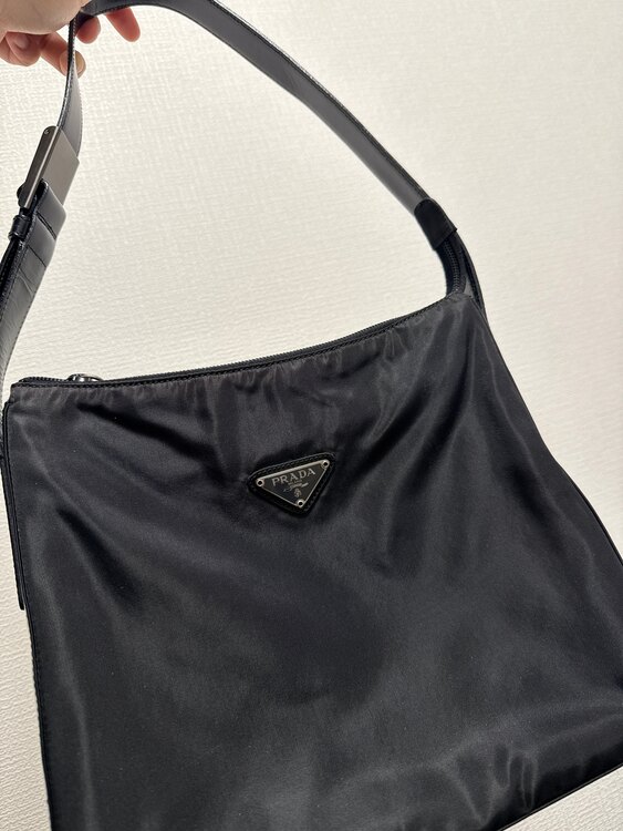 プラダ  （ブランドバッグ）の商品画像 - 査定依頼日：2025年5月24日 - 最高査定価格：35,000円