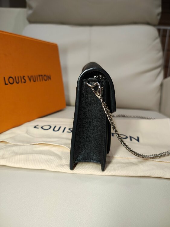 ポシェットロックミーチェーンショルダー（ブランドバッグ）の商品画像 - 査定依頼日：2026年4月9日 - 最高査定価格：130,000円