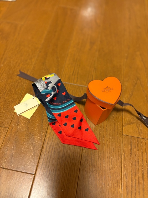 ミニスカーフ（ブランド財布・小物）の商品画像 - 査定依頼日：2025年11月24日 - 最高査定価格：6,000円