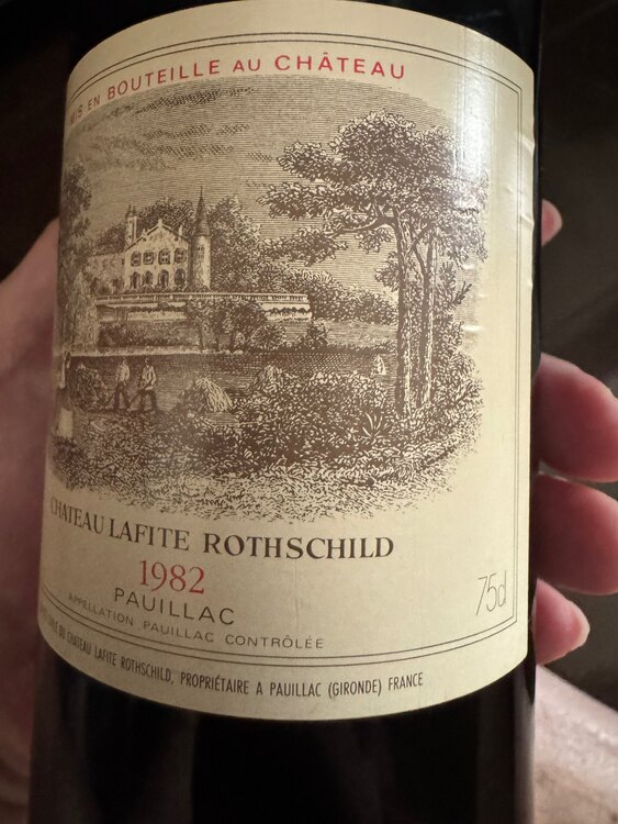 ワイン シャトーラフィットロートシルト （お酒）の商品画像 - 査定依頼日：2025年4月27日 - 最高査定価格：180,000円