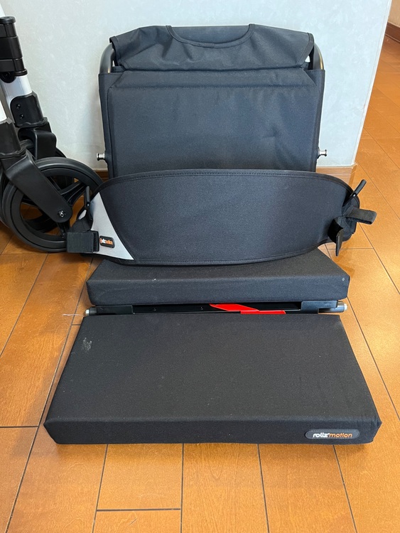 actmore車椅子　歩行器にもなる（介護用品）の商品画像 - 査定依頼日：2025年7月26日 - 最高査定価格：5,000円