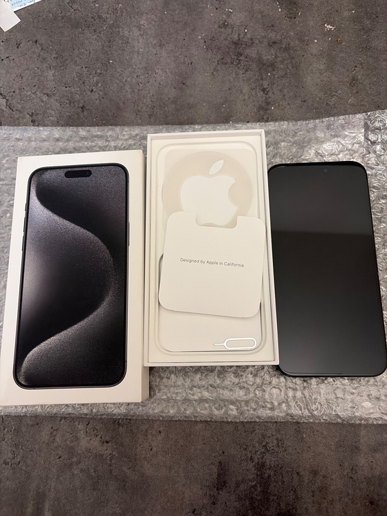 iPhone iPhone 15 Pro Max 256GB Softbank（スマホ）の商品画像 - 査定依頼日：2026年10月12日 - 最高査定価格：99,000円